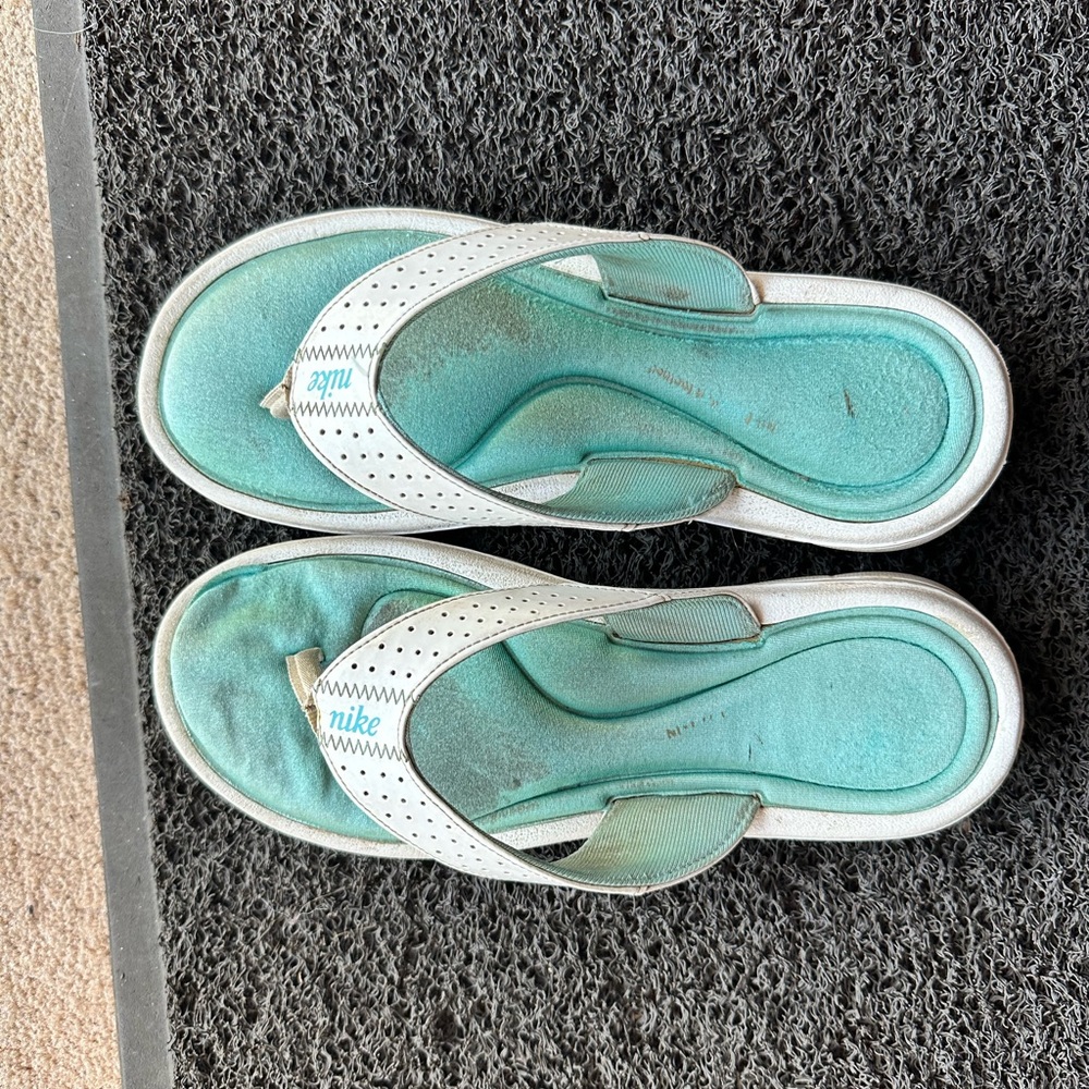 Nike memory foam flip flops White & Aqua